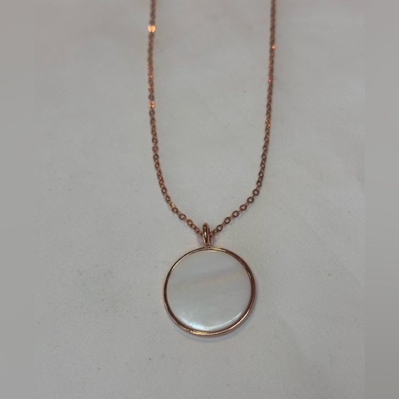 Elegant Rose Gold Pendant Necklace - Picture 4 of 6